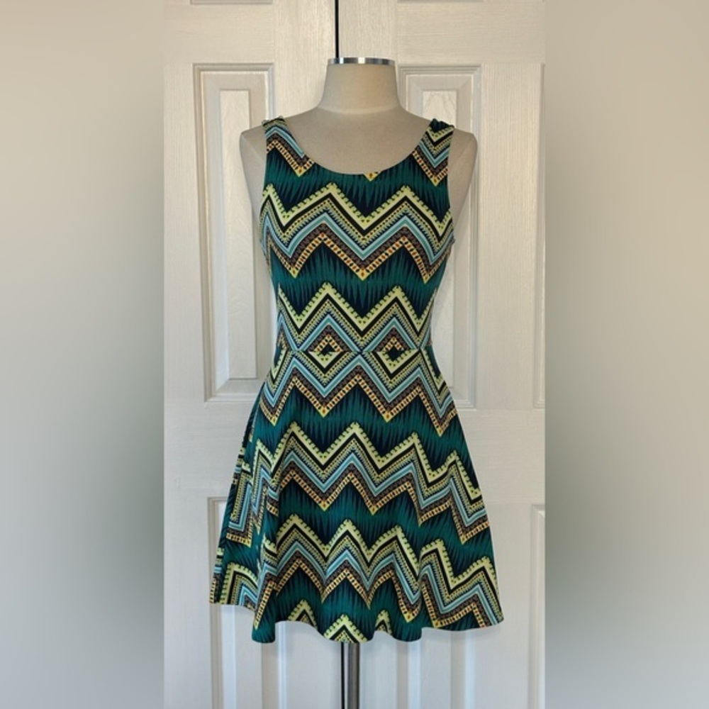 H&M Divided Chevron Fit & Flare Dress Size 8